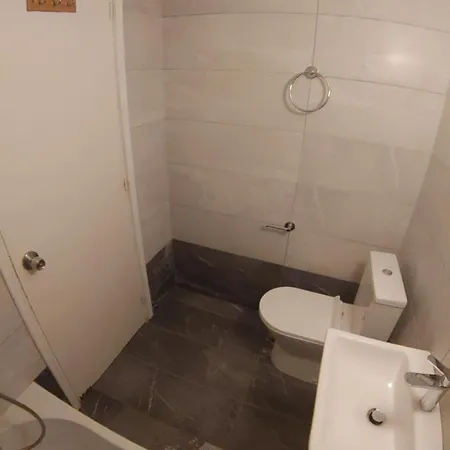 Renovated 2 Bedroom In Light House *