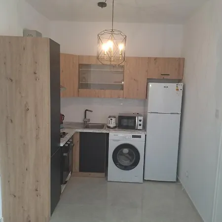 Apartment Renovated 2 Bedroom In Light House Paphos