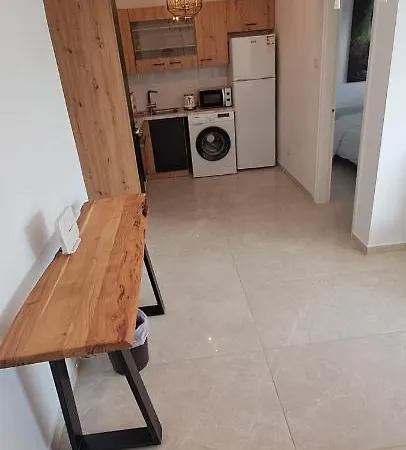 Apartment Renovated 2 Bedroom In Light House Paphos