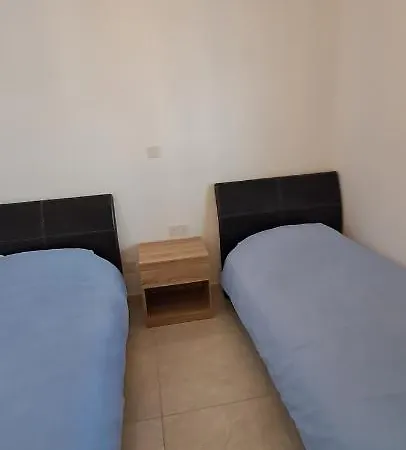 Renovated 2 Bedroom In Light House Paphos