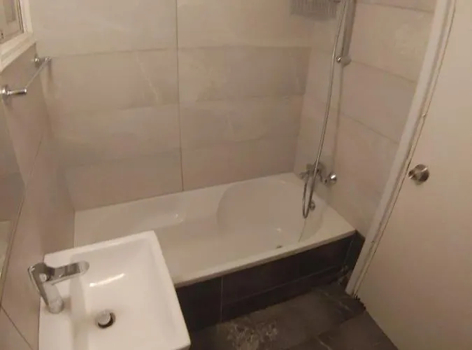 Renovated 2 Bedroom In Light House * パ フォス