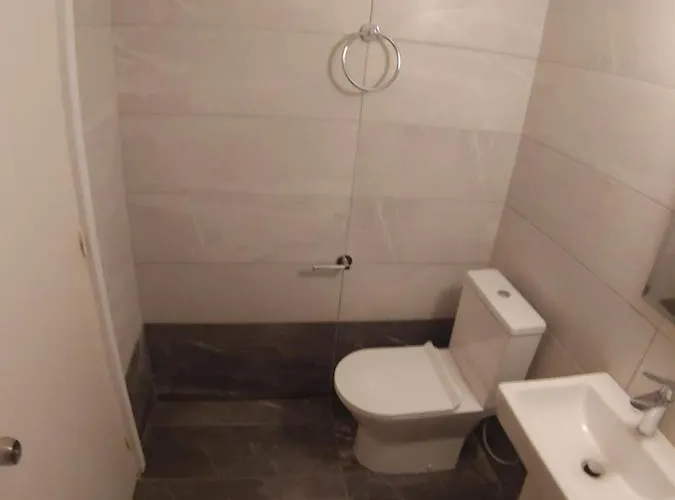 Renovated 2 Bedroom In Light House * パ フォス