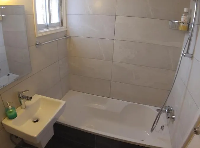 Renovated 2 Bedroom In Light House * パ フォス