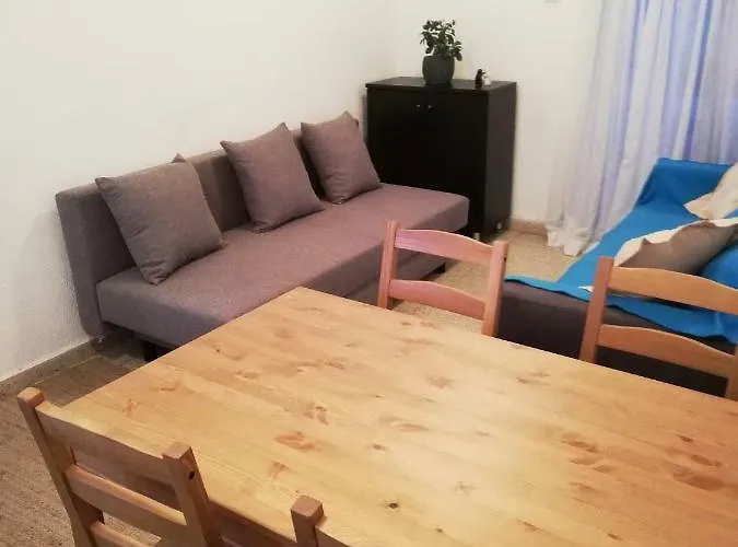 Renovated 2 Bedroom In Light House *