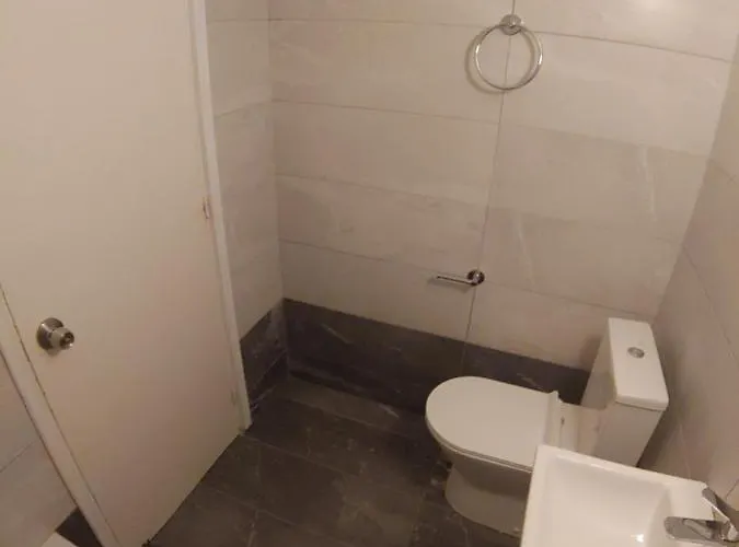 Renovated 2 Bedroom In Light House *