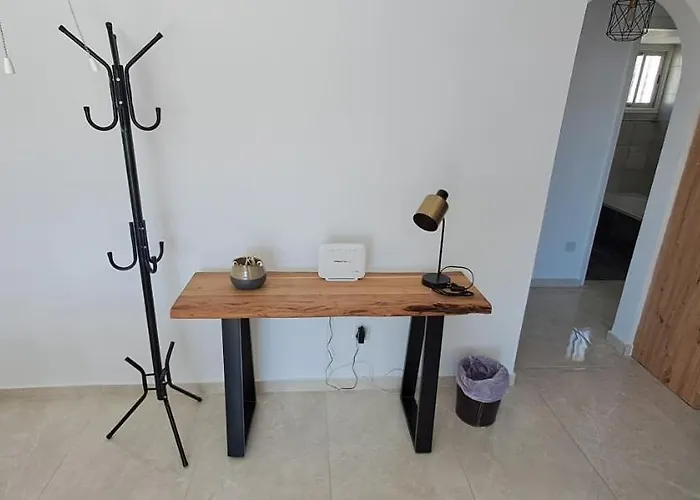 Renovated 2 Bedroom In Light House